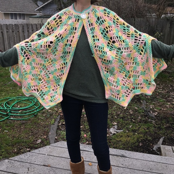 Handmade cape or shawl knitted pastel - Picture 1 of 8